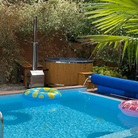 Bryza Morska Zur Alleinnutzung Mit Swimmingpool Sauna Whirlpool Und Mit Garten Swinoujscie