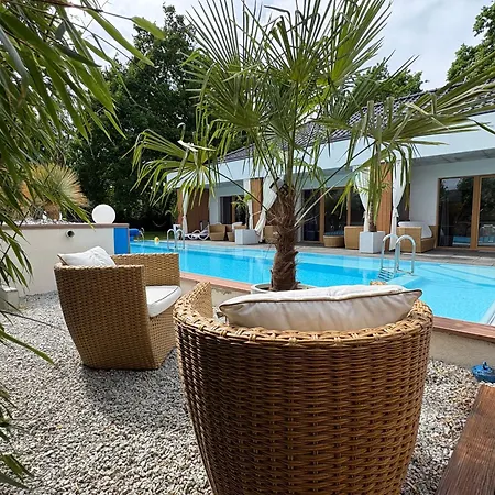 Apartman Bryza Morska Zur Alleinnutzung Mit Swimmingpool Sauna Whirlpool Und Mit Garten *