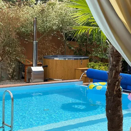 Bryza Morska Zur Alleinnutzung Mit Swimmingpool Sauna Whirlpool Und Mit Garten Apartman *