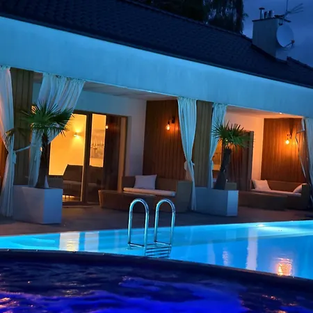 Bryza Morska Zur Alleinnutzung Mit Swimmingpool Sauna Whirlpool Und Mit Garten Apartman *