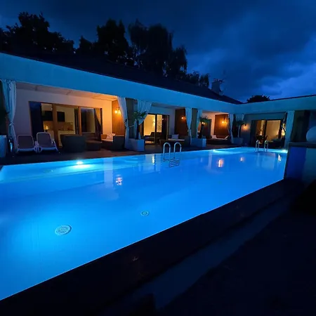 Bryza Morska Zur Alleinnutzung Mit Swimmingpool Sauna Whirlpool Und Mit Garten Apartman *