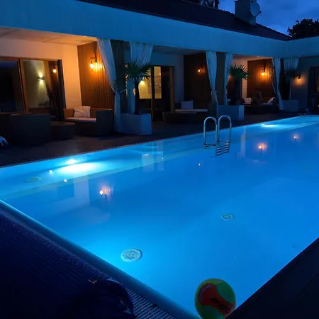 Bryza Morska Zur Alleinnutzung Mit Swimmingpool Sauna Whirlpool Und Mit Garten